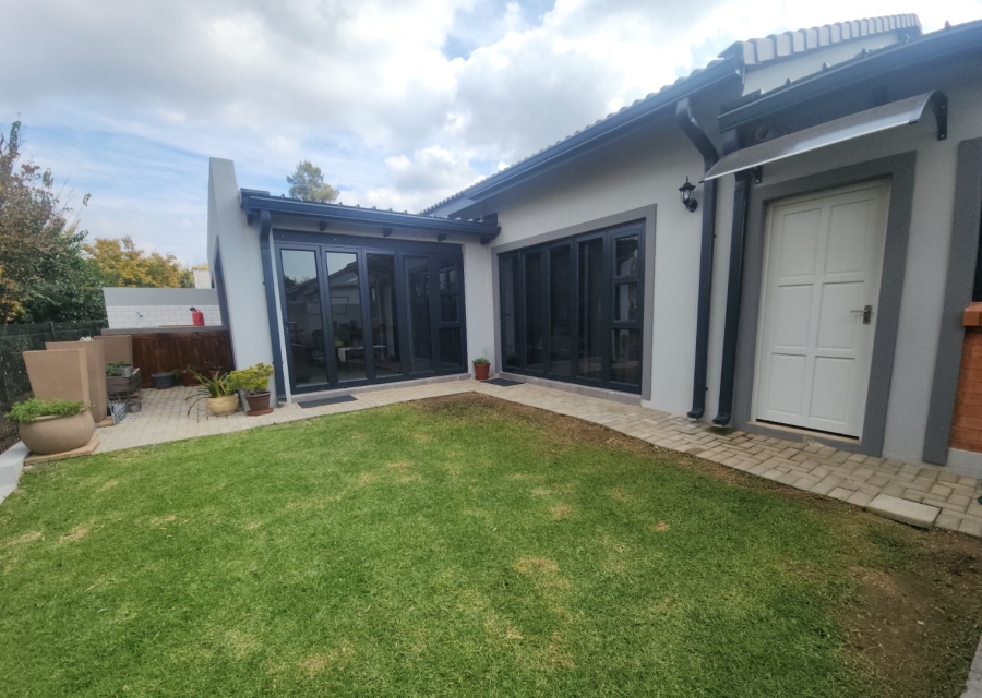 To Let 2 Bedroom Property for Rent in Ifafi North West